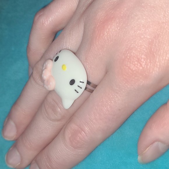 Hello Kitty Adjustable Ring - Picture 4 of 11